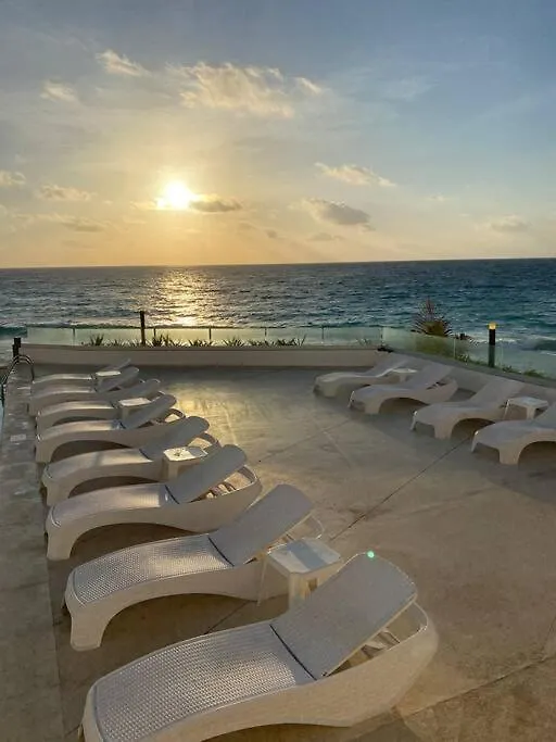 Beachfront Suite Deluxe -Best Ocean View, Resort With Beach, Gym And Spa Cancun Apartment