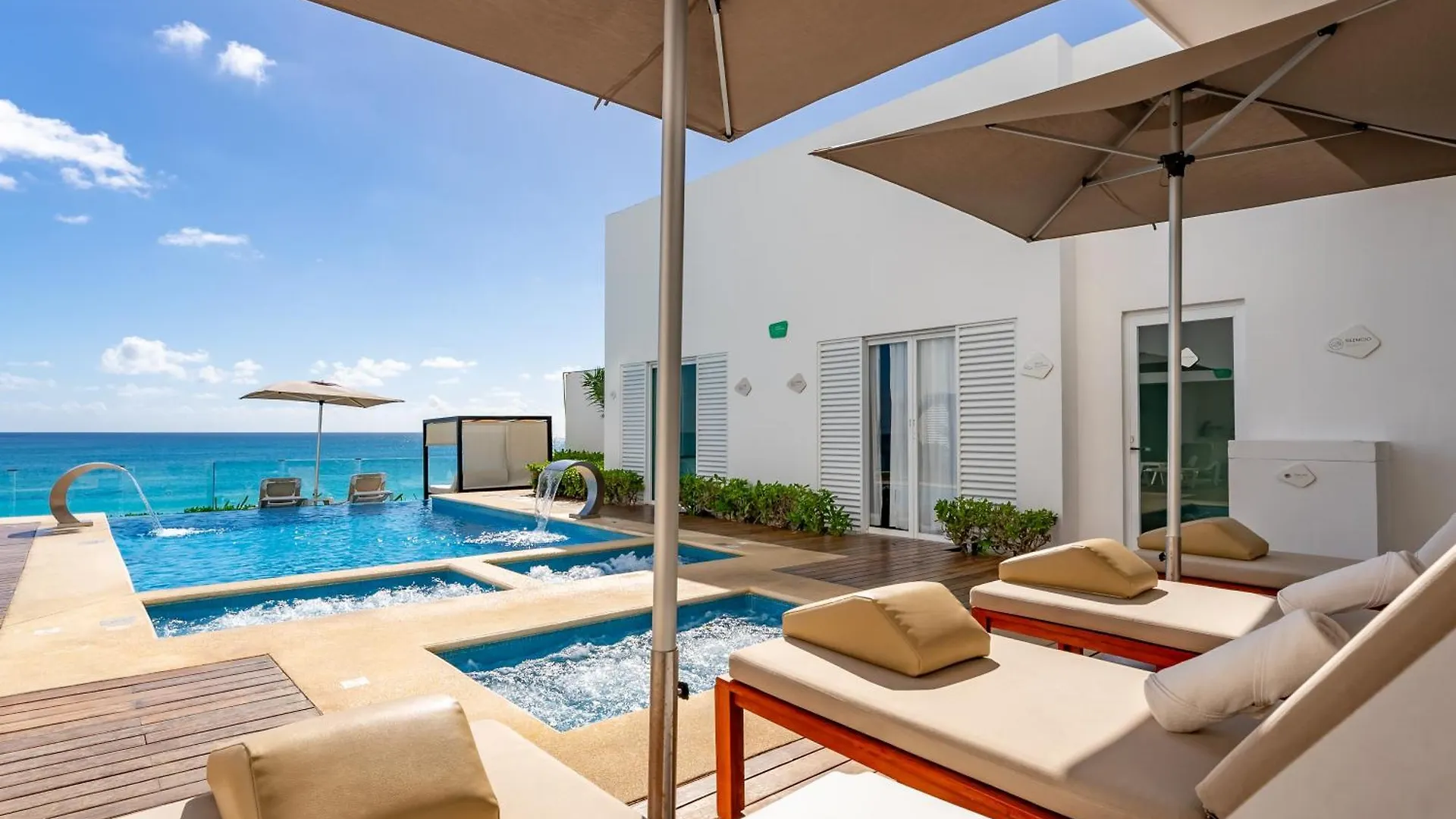 Beachfront Suite Deluxe -Best Ocean View, Resort With Beach, Gym And Spa Cancun